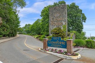 406 Paradise Road 3H, Swampscott, MA 01907