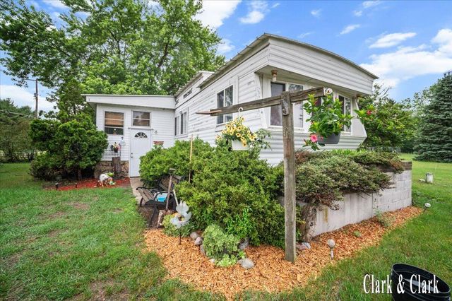1511 E Croton Drive, Newaygo, MI 49337