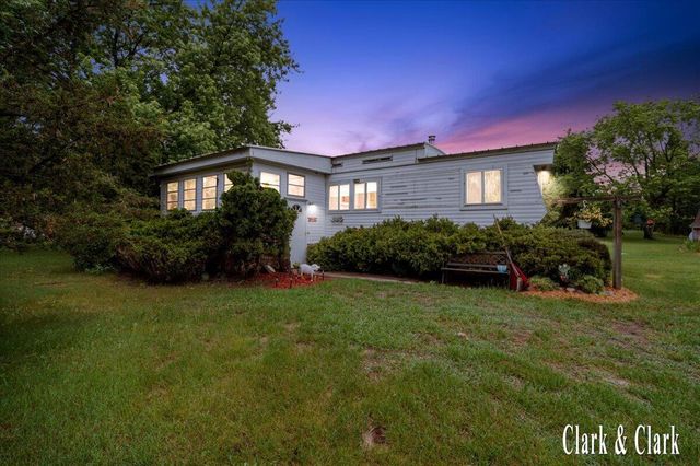 1511 E Croton Drive, Newaygo, MI 49337