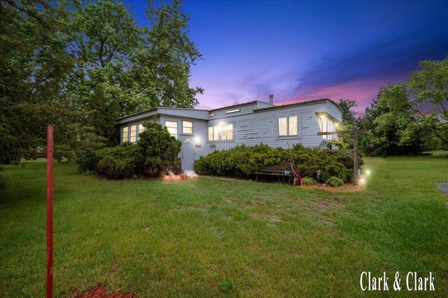 1511 E Croton Drive, Newaygo, MI 49337