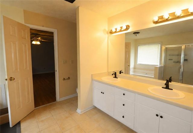 1710 Meadowchase Court, Snellville, GA 30078