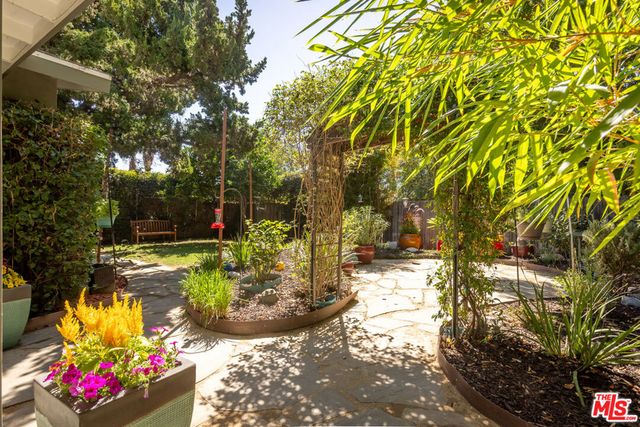 16750 Valerio Street, Lake Balboa, CA 91406