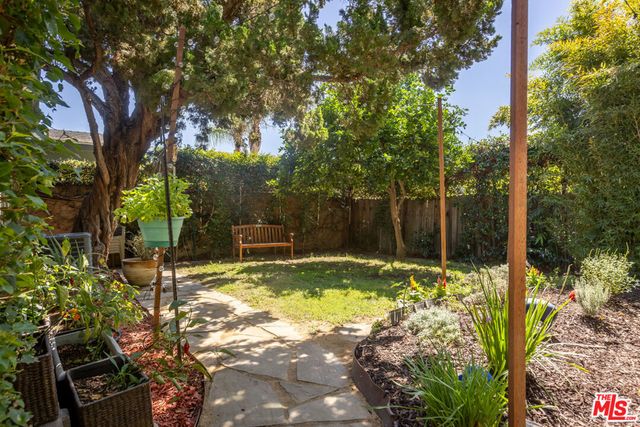 16750 Valerio Street, Lake Balboa, CA 91406