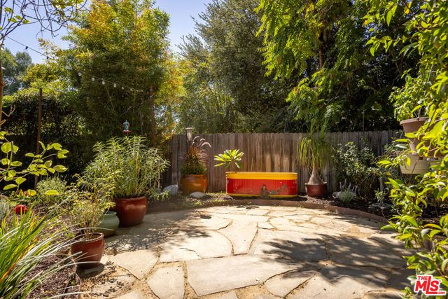 16750 Valerio Street, Lake Balboa, CA 91406