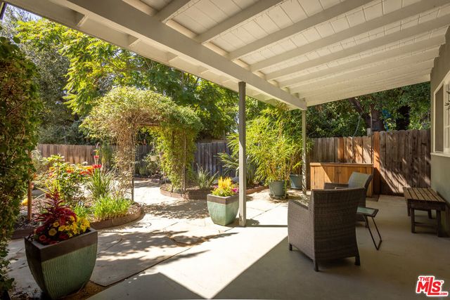 16750 Valerio Street, Lake Balboa, CA 91406