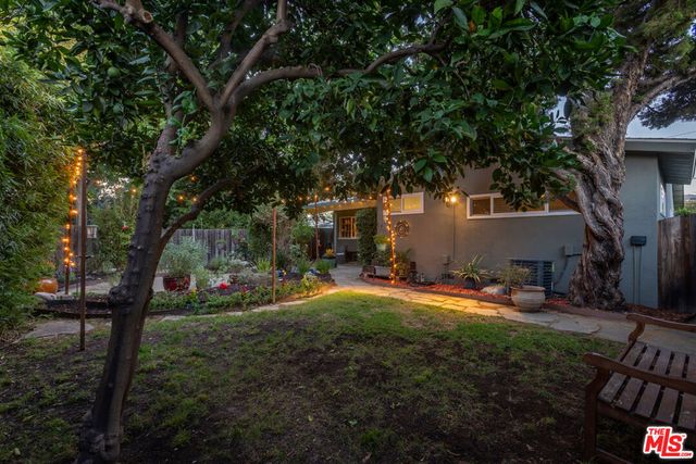 16750 Valerio Street, Lake Balboa, CA 91406