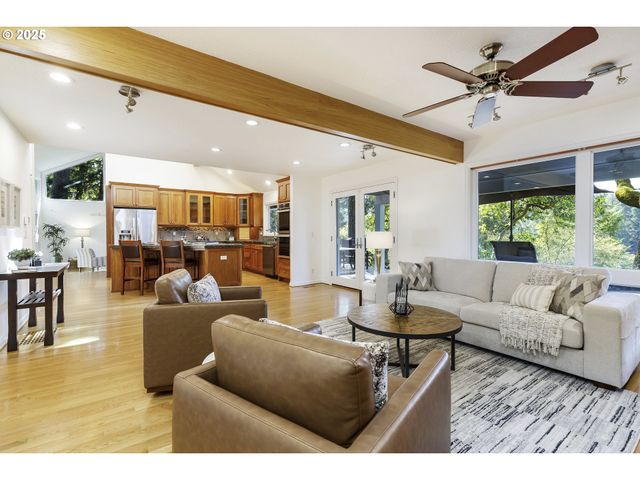 630 RIDGEWAY Rd, Lake Oswego, OR 97034