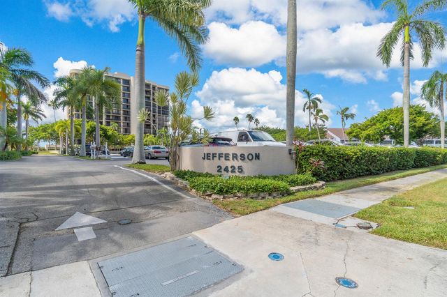 2425 PRESIDENTIAL Way 304, West Palm Beach, FL 33401