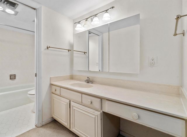 2425 PRESIDENTIAL Way 304, West Palm Beach, FL 33401