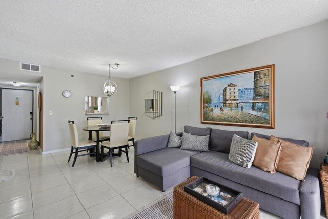 4640 Lucerne Lakes Boulevard W 404, Lake Worth, FL 33467