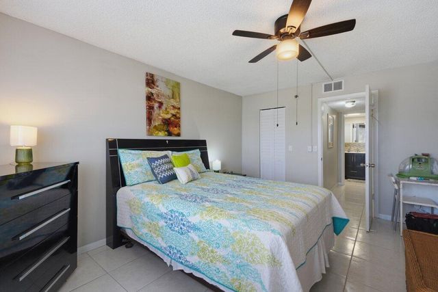 4640 Lucerne Lakes Boulevard W 404, Lake Worth, FL 33467