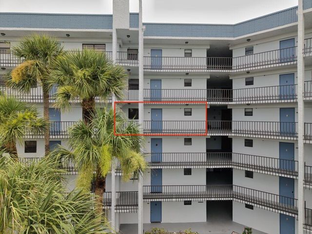 4640 Lucerne Lakes Boulevard W 404, Lake Worth, FL 33467