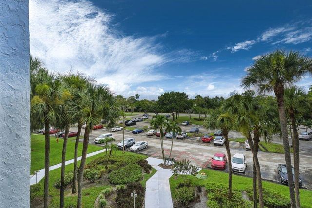 4640 Lucerne Lakes Boulevard W 404, Lake Worth, FL 33467
