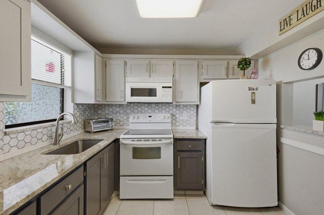 4640 Lucerne Lakes Boulevard W 404, Lake Worth, FL 33467