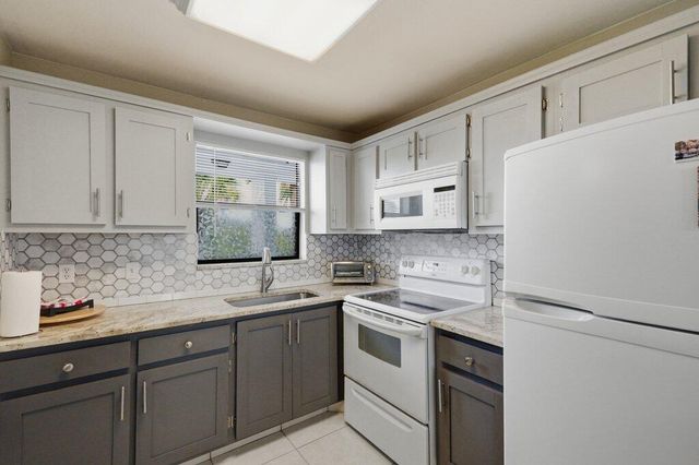 4640 Lucerne Lakes Boulevard W 404, Lake Worth, FL 33467