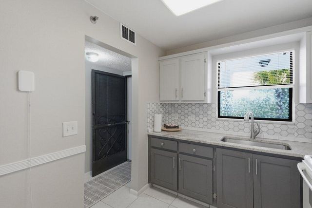 4640 Lucerne Lakes Boulevard W 404, Lake Worth, FL 33467
