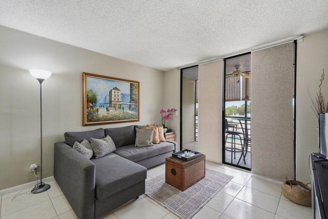 4640 Lucerne Lakes Boulevard W 404, Lake Worth, FL 33467