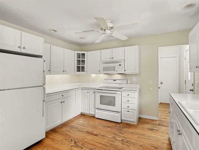 1184 Oakmont Drive, Temperance, MI 48182