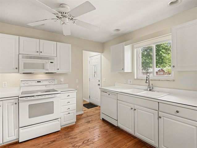 1184 Oakmont Drive, Temperance, MI 48182