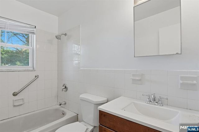 1121 Valley Road A, Wayne, NJ 07470