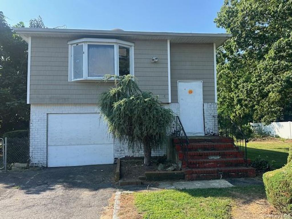 46 Jamaica Avenue, Wyandanch, NY 11798