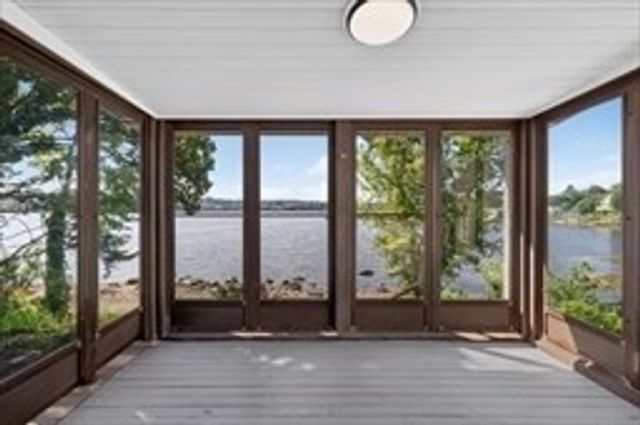 1496 Riverside Ave, Somerset, MA 02726
