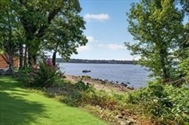1496 Riverside Ave, Somerset, MA 02726