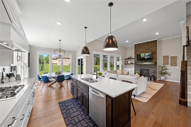 12186 S Quail Ridge Drive, Olathe, KS 66061