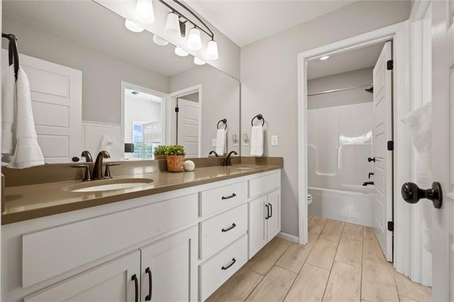 12186 S Quail Ridge Drive, Olathe, KS 66061