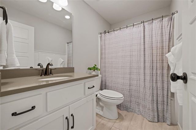 12186 S Quail Ridge Drive, Olathe, KS 66061