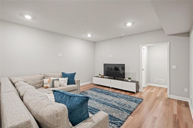 12186 S Quail Ridge Drive, Olathe, KS 66061