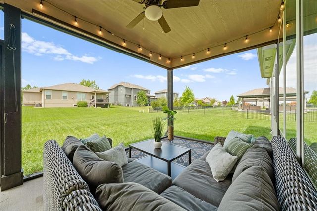 12186 S Quail Ridge Drive, Olathe, KS 66061