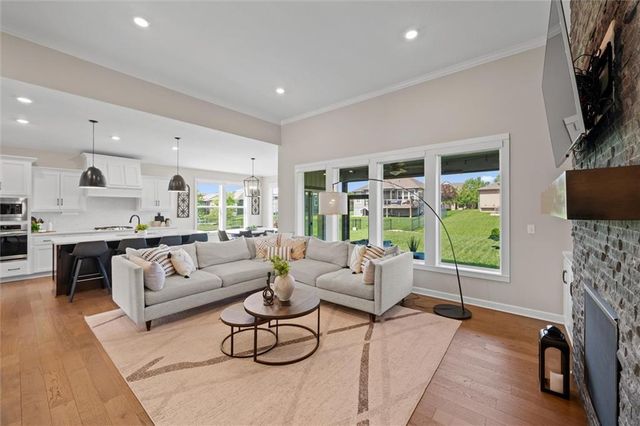 12186 S Quail Ridge Drive, Olathe, KS 66061