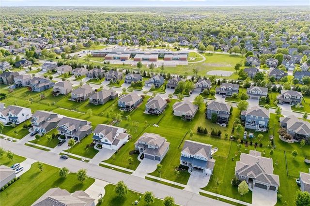 12186 S Quail Ridge Drive, Olathe, KS 66061