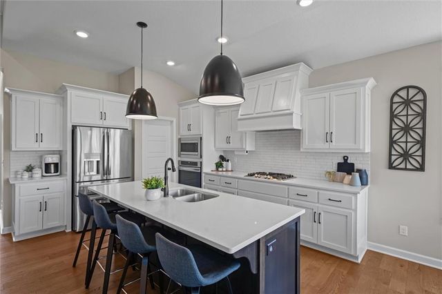 12186 S Quail Ridge Drive, Olathe, KS 66061