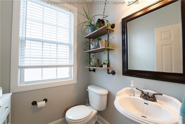 911 Suncrest Road, Charleston, WV 25303