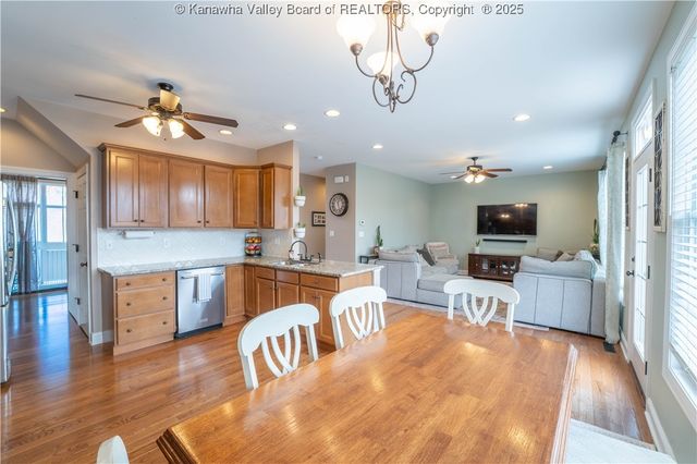 911 Suncrest Road, Charleston, WV 25303