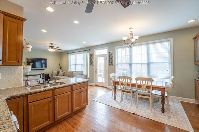 911 Suncrest Road, Charleston, WV 25303