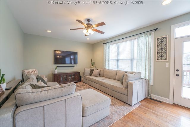 911 Suncrest Road, Charleston, WV 25303