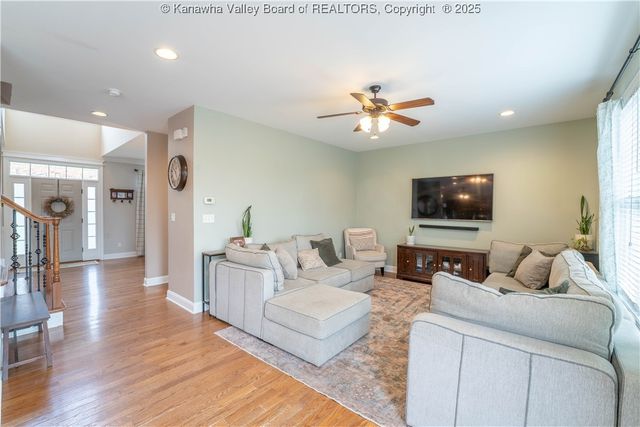 911 Suncrest Road, Charleston, WV 25303