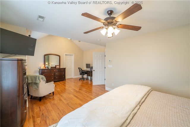 911 Suncrest Road, Charleston, WV 25303