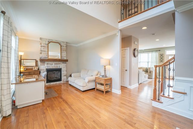 911 Suncrest Road, Charleston, WV 25303