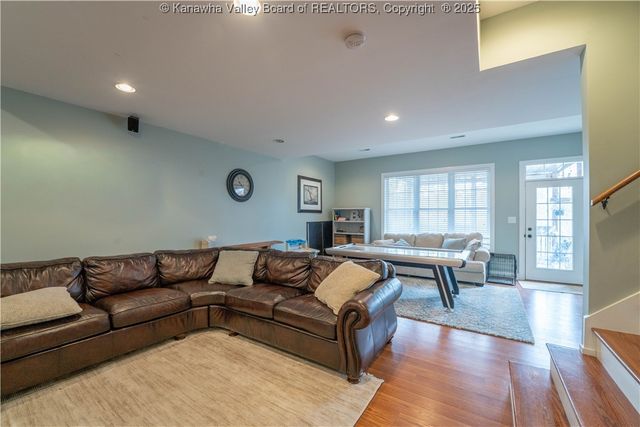 911 Suncrest Road, Charleston, WV 25303