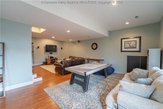 911 Suncrest Road, Charleston, WV 25303