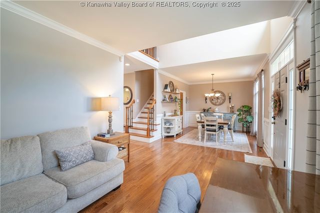 911 Suncrest Road, Charleston, WV 25303