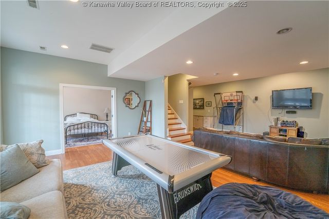 911 Suncrest Road, Charleston, WV 25303