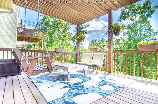 911 Suncrest Road, Charleston, WV 25303