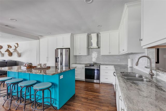 105 Wallisville Road, Liberty, TX 77575