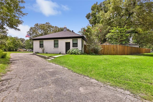 105 Wallisville Road, Liberty, TX 77575