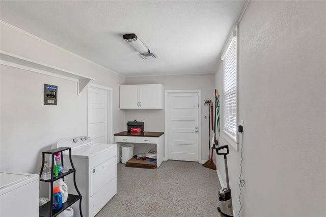 105 Wallisville Road, Liberty, TX 77575